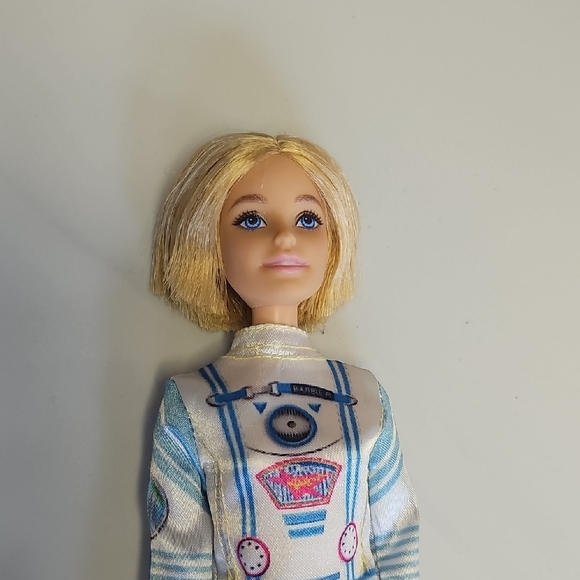 Barbie Astronaut Doll - Picture 2 of 9